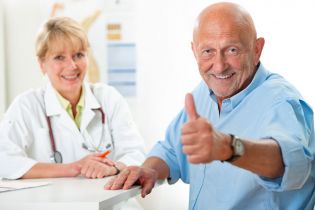 Którzy lekarze mogą wystawiać recepty na bezpłatne leki dla seniorów – co się zmienia