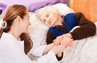Skierowanie do objęcia pielęgniarską opieką długoterminową domową – co powinno zawierać