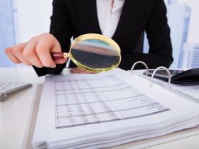 Jak uniknąć błędów w dokumentacji medycznej podczas kontroli NFZ?