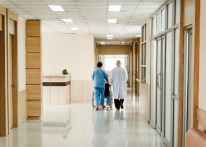 Przyjęcie pacjenta do szpitala psychiatrycznego bez zgody – jak wypełnić wzór zawiadomienia sądu opiekuńczego