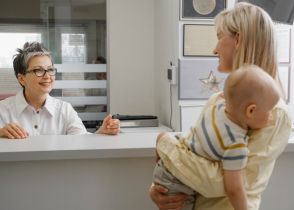 Brak potwierdzenia w eWUŚ u małoletniego cudzoziemca – kto ponosi koszty leczenia?