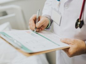 Nowe zasady prowadzenia dokumentacji medycznej: jednolite wzory książeczki zdrowia dziecka i obowiązkowe kody w skierowaniach