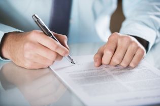 Zapisy w umowie, które zmotywują lekarzy do starannego wypełniania dokumentacji
