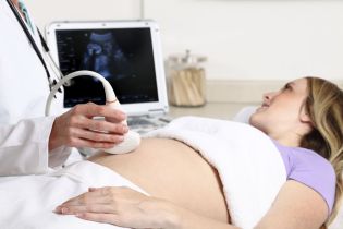 Który lekarz wprowadza do rejestru SIM informację o ciąży pacjentki