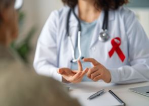 Formularz ZLK-4 – jak prawidłowo zgłosić HIV/AIDS i uzupełnić dokument krok po kroku