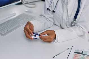 Czy studia medyczne są konieczne do sukcesywnej kariery?